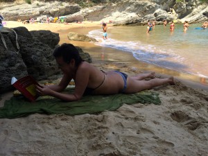 CRIS - LEYENDO - Playa de los MOLINUCOS